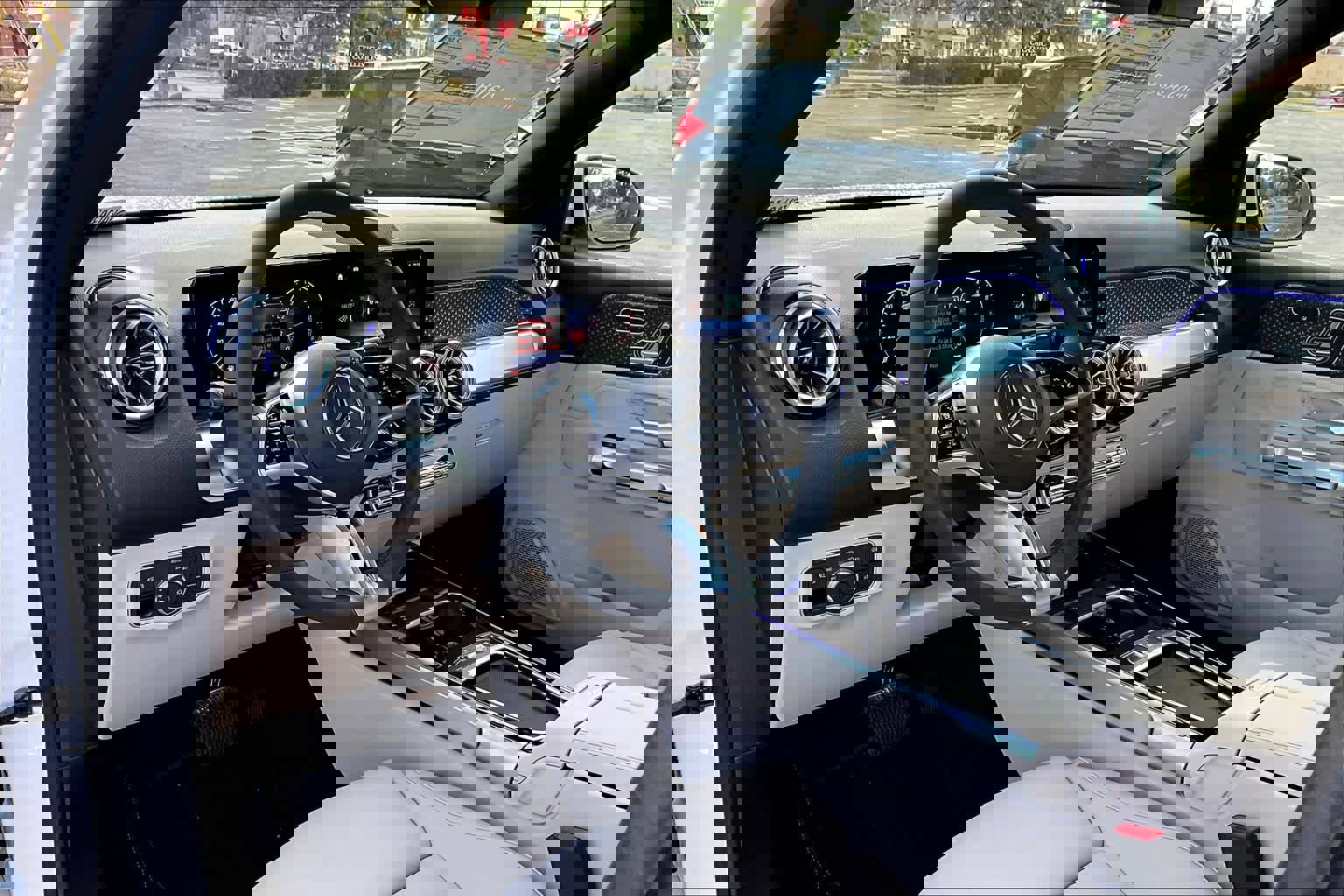 Used 2025 Mercedes-Benz GLB 250 image 9