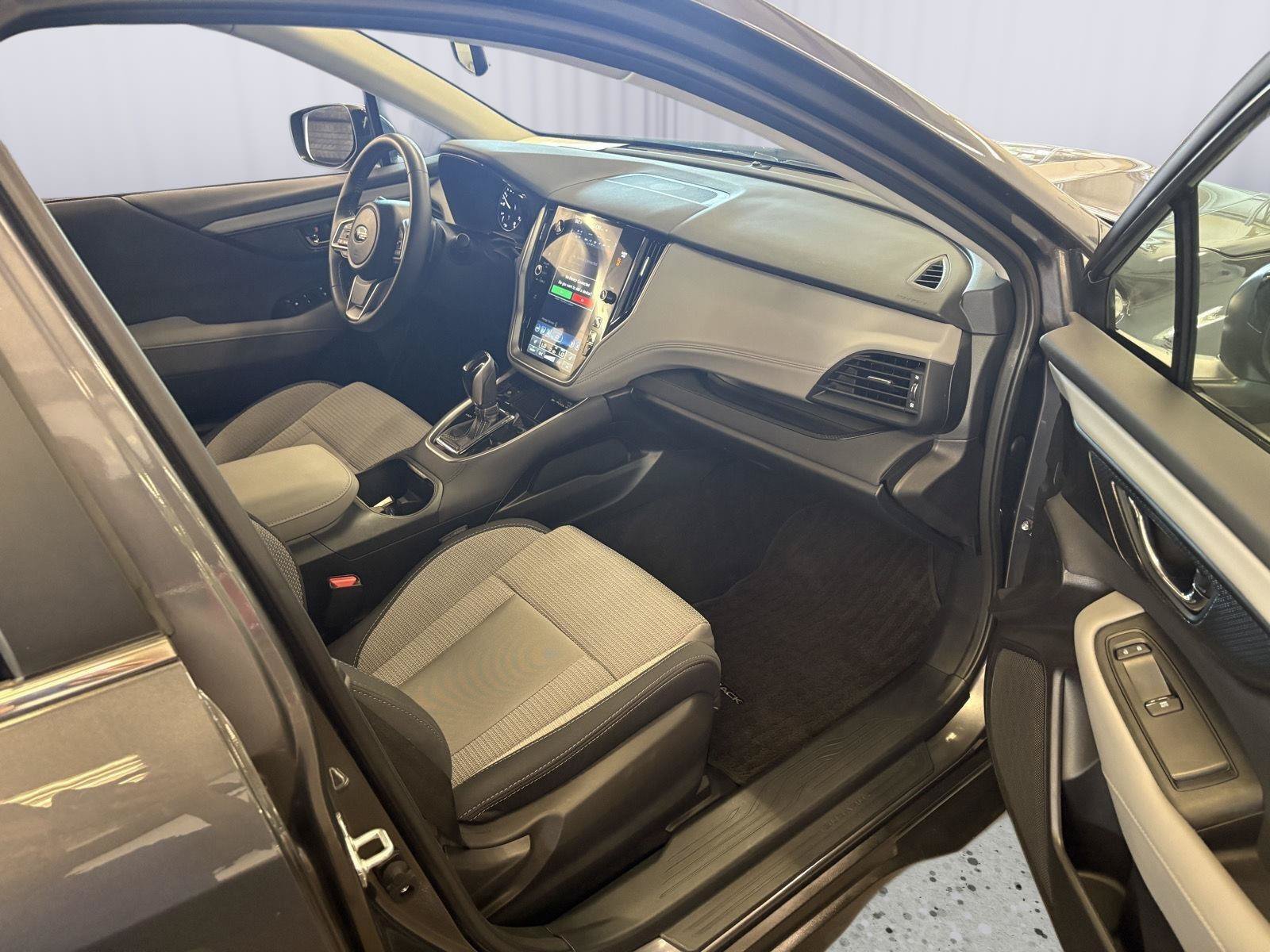 Used 2025 Subaru Outback Premium AWD/4WD image 16