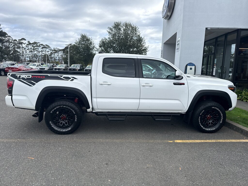 Used 2018 Toyota Tacoma TRD Pro AWD/4WD image 8