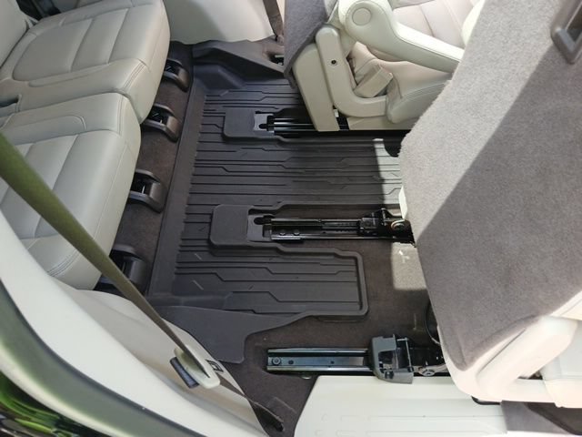 Used 2018 GMC Acadia Denali w/ Technology Package AWD/4WD image 17