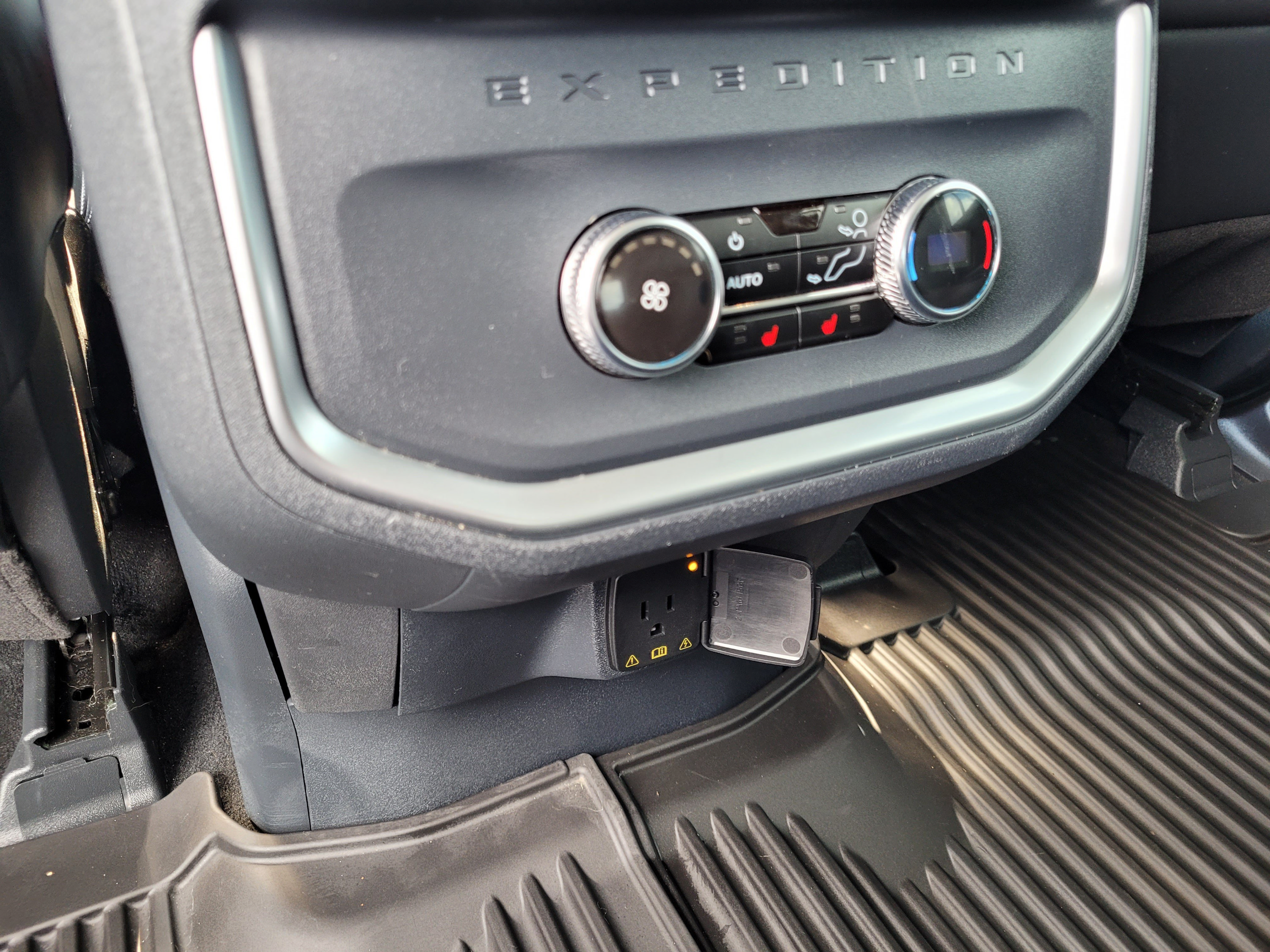 Used 2025 Ford Expedition Platinum AWD/4WD image 14