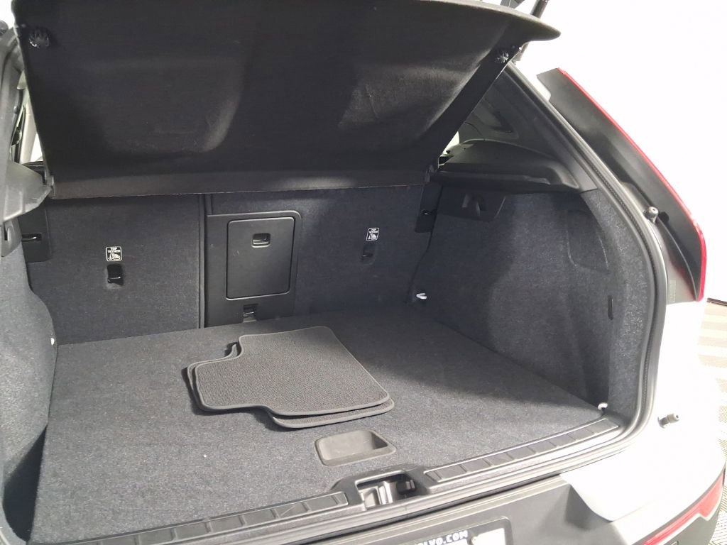 Certified 2025 Volvo XC40 B5 Core AWD/4WD image 13