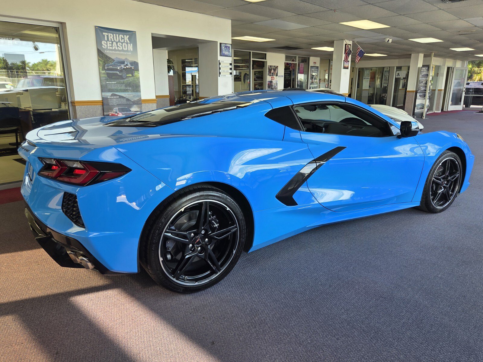 Used 2024 Chevrolet Corvette Stingray Coupe w/ 1LT RWD image 5