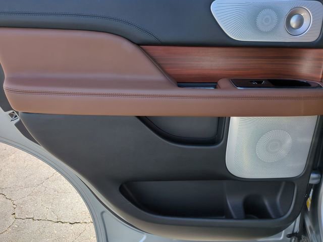 Used 2024 Lincoln Navigator Reserve image 28