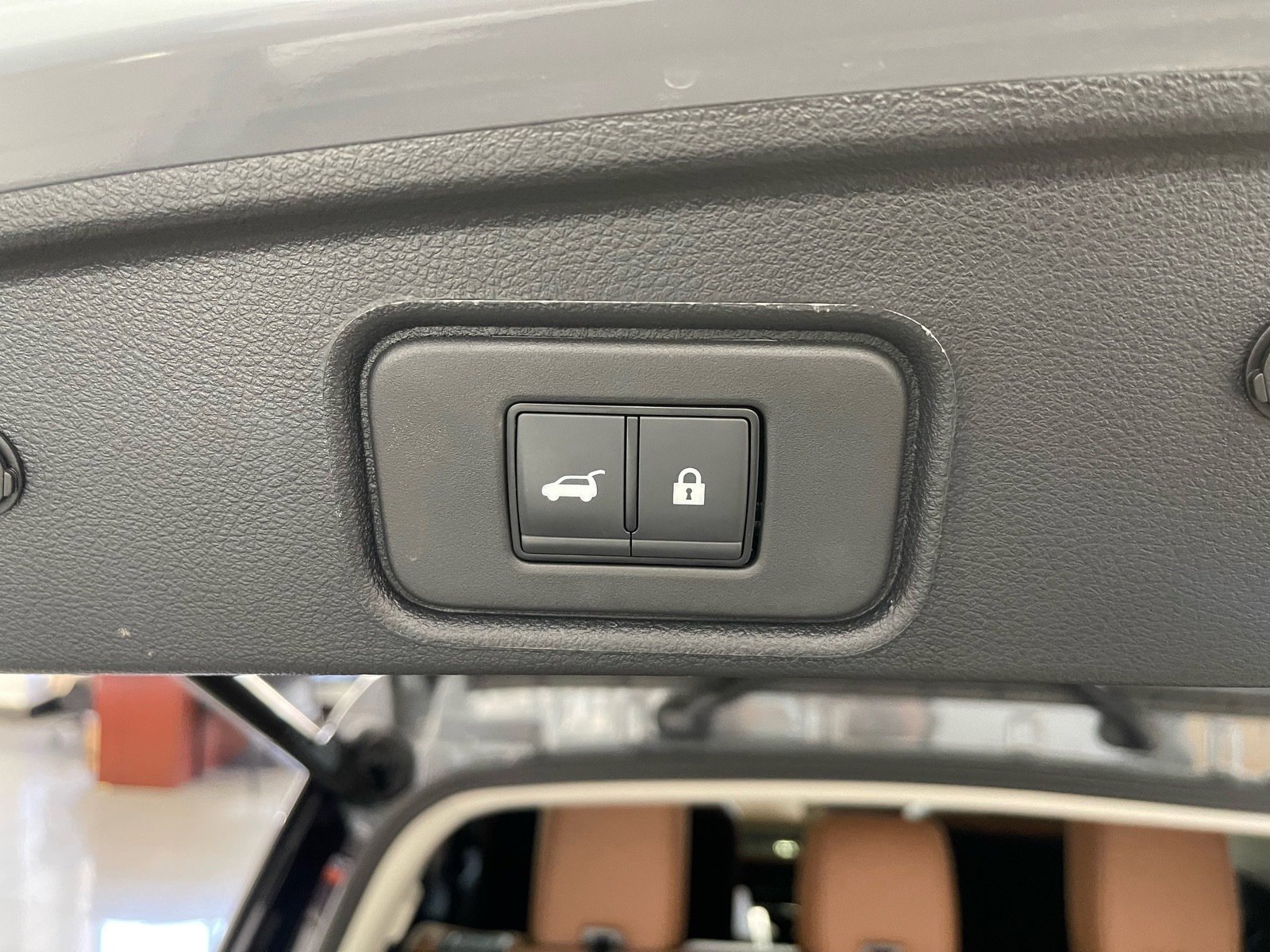 Used 2025 Nissan Pathfinder Platinum FWD image 37