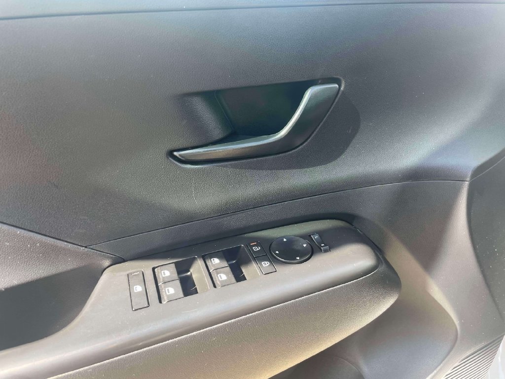 Used 2024 Hyundai Kona SEL AWD/4WD image 17
