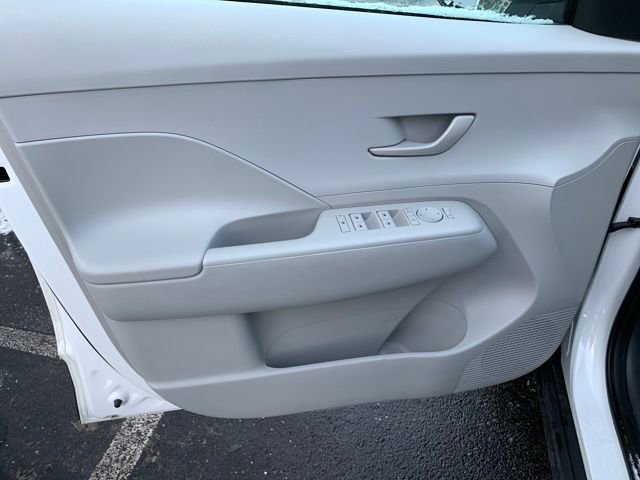 Used 2025 Hyundai Kona SEL image 12