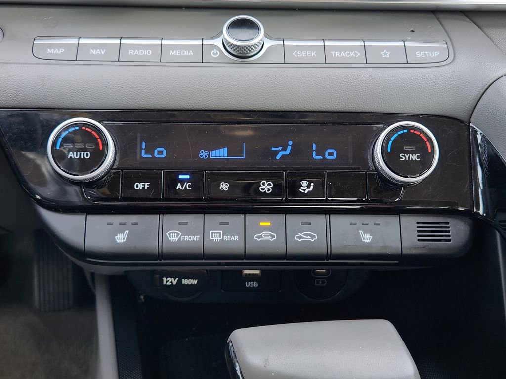 Used 2025 Hyundai Elantra SEL image 23