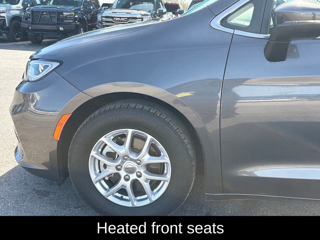 Used 2023 Chrysler Pacifica Touring-L image 12