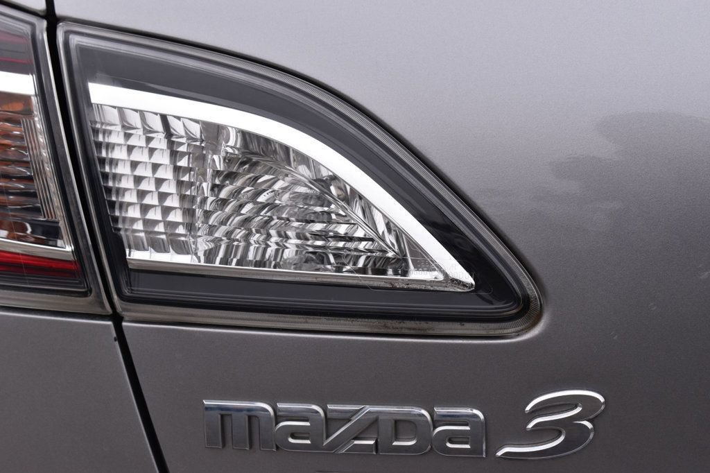 Used 2011 MAZDA MAZDA3 i Touring FWD image 40