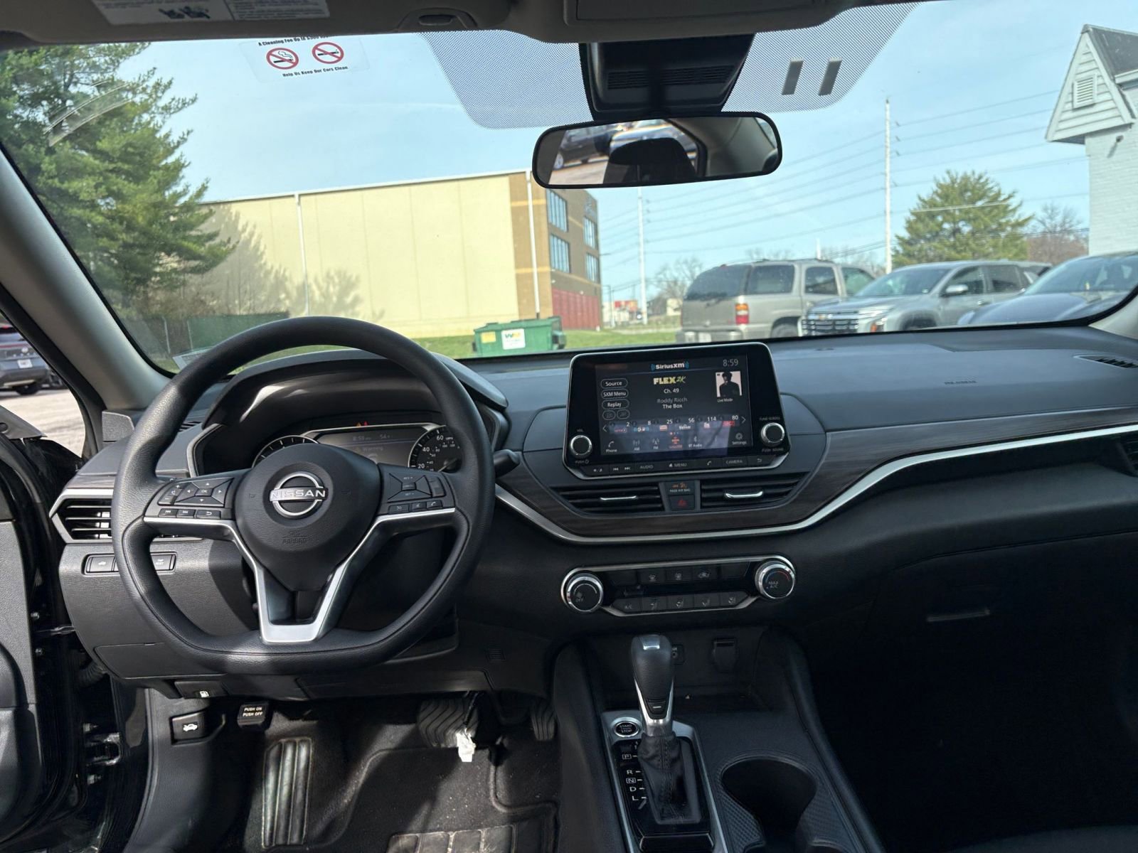 Used 2025 Nissan Altima 2.5 SV FWD image 32