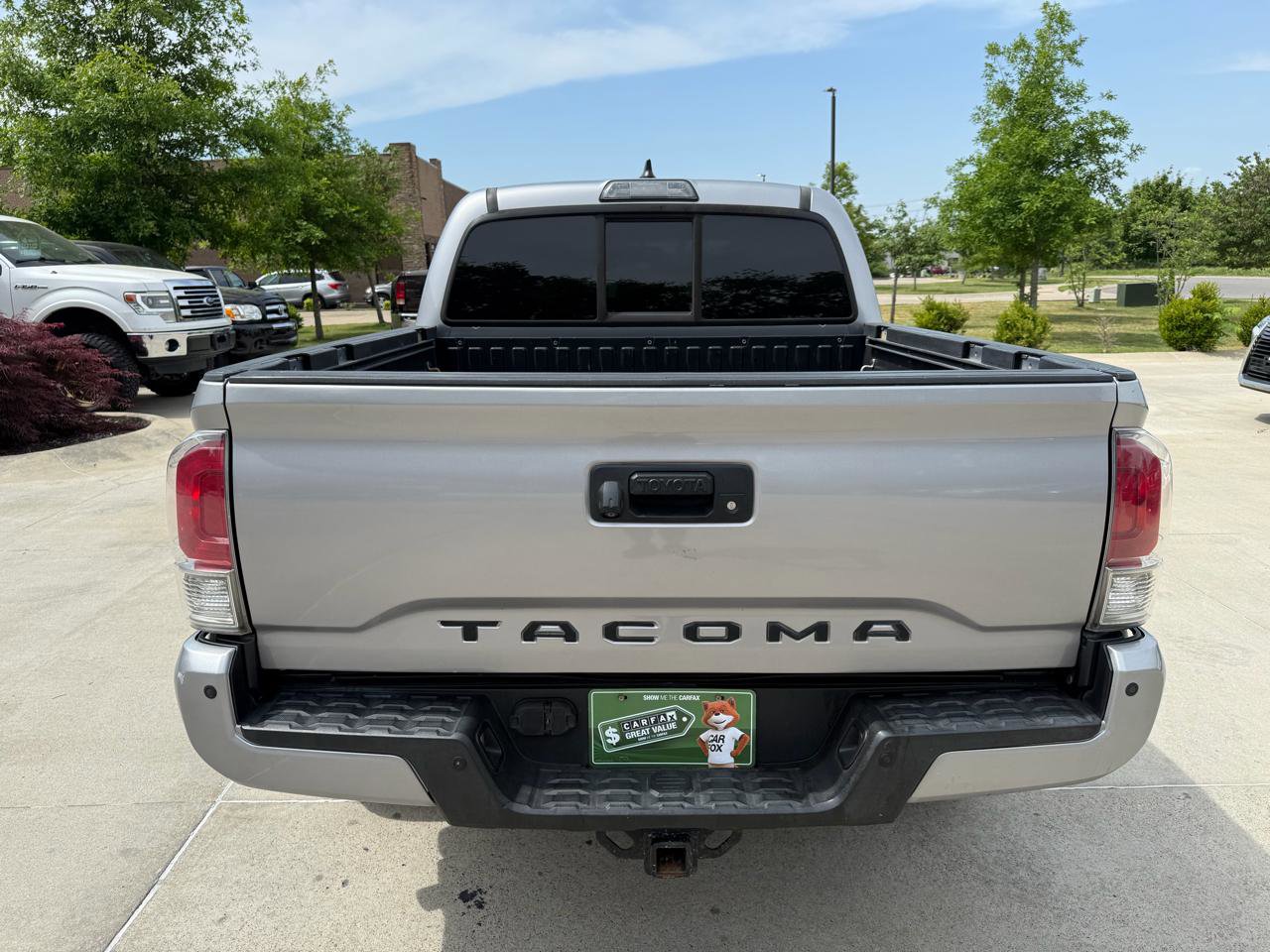 Used 2016 Toyota Tacoma Limited w/ Towing Package RWD image 5
