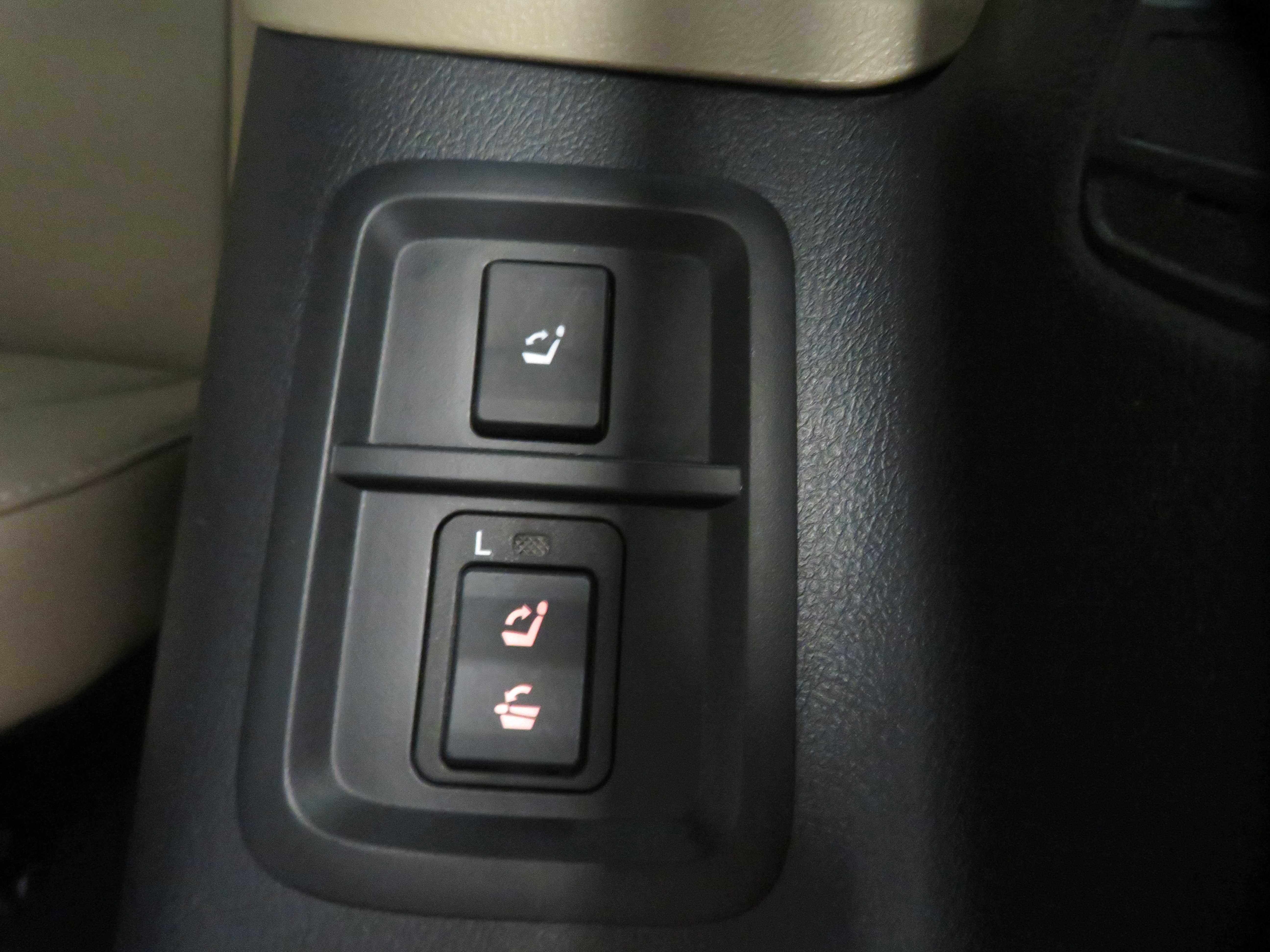 Used 2019 Toyota Sequoia Limited w/ Safety & Convenience Package RWD image 23