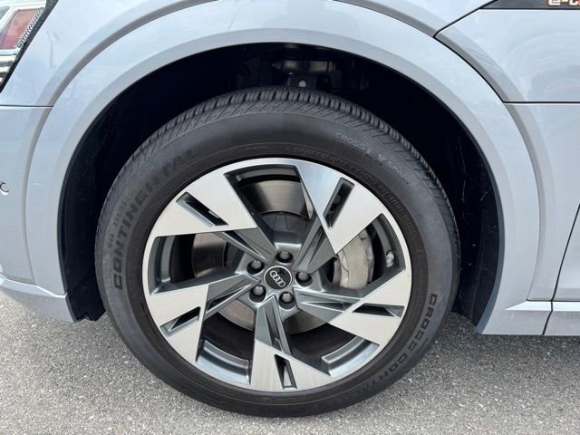 Used 2022 Audi e-tron Premium w/ Convenience Plus Package image 17