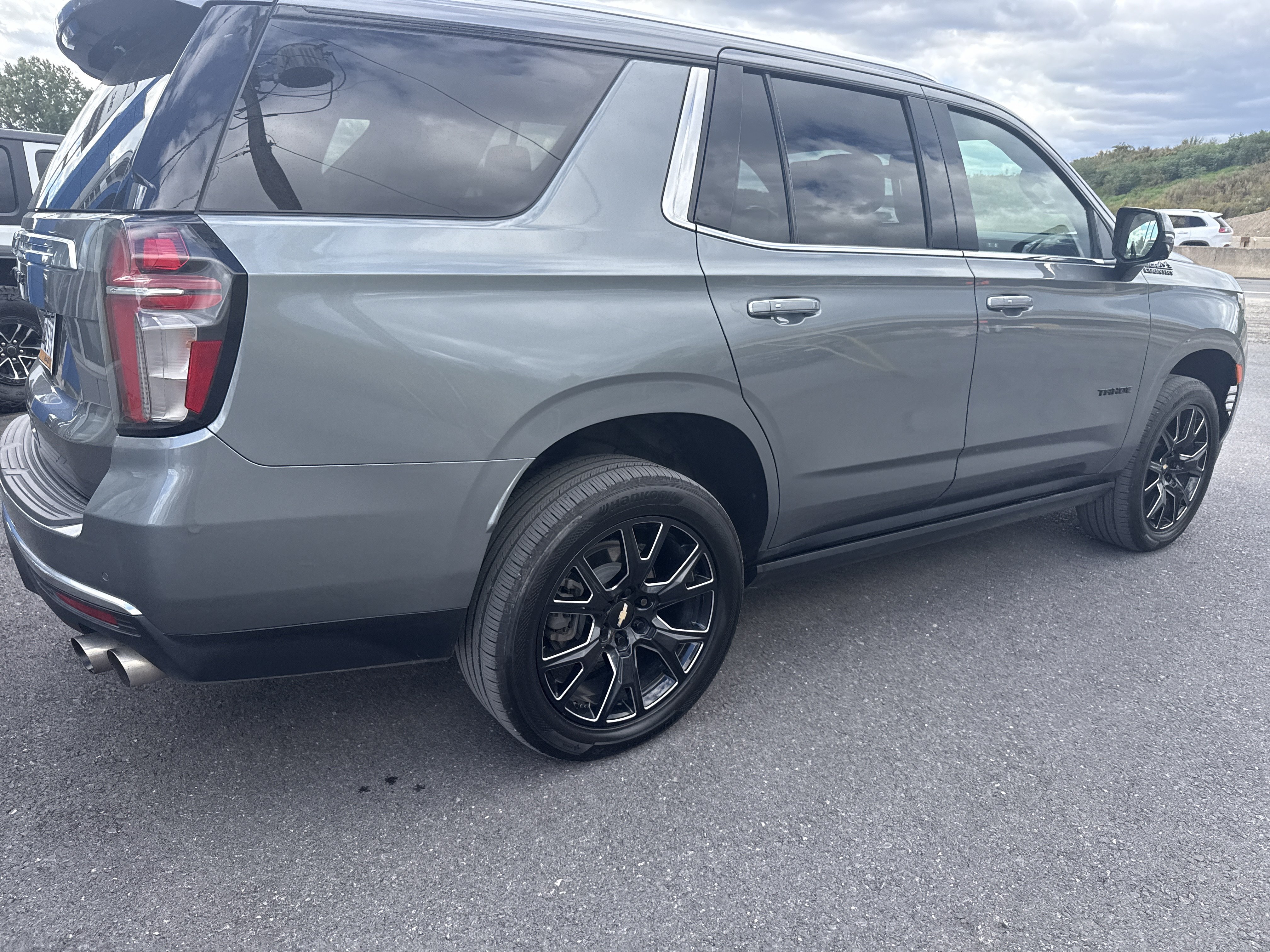 Used 2021 Chevrolet Tahoe High Country AWD/4WD image 3
