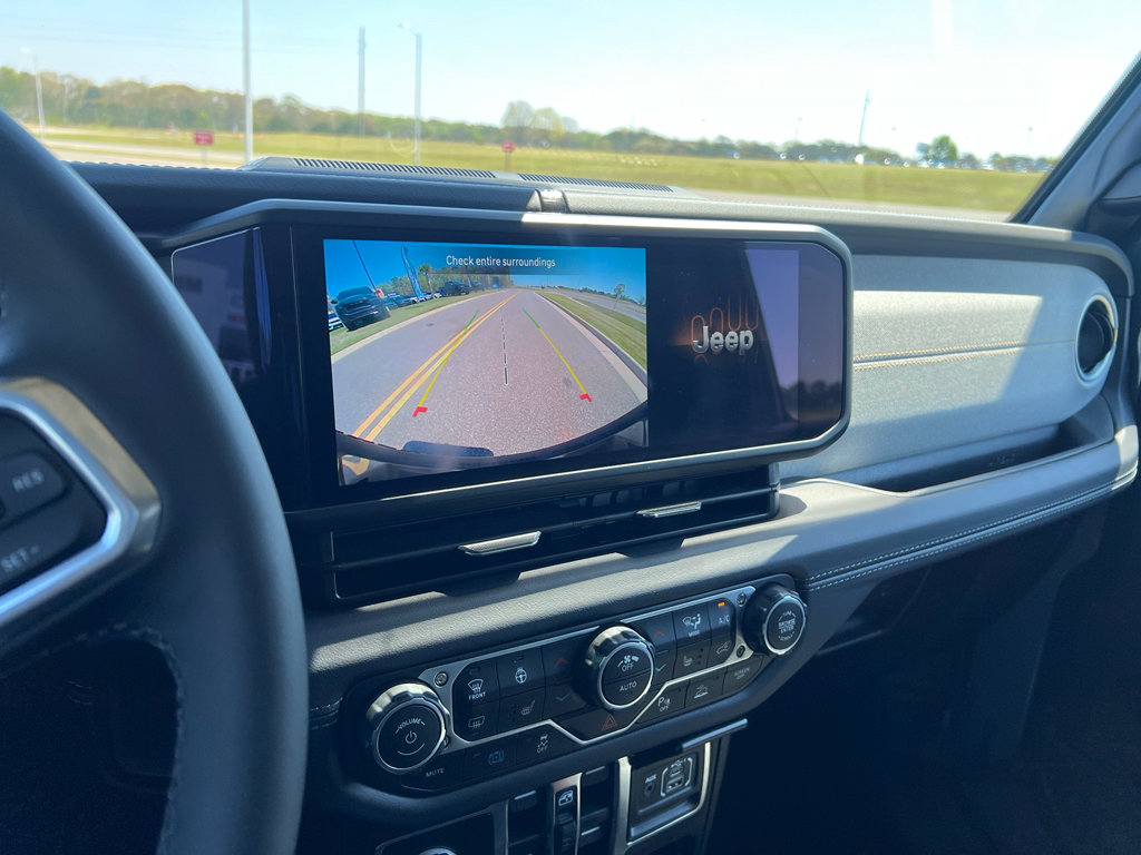 Used 2025 Jeep Wrangler Sahara w/ Safety Group image 24