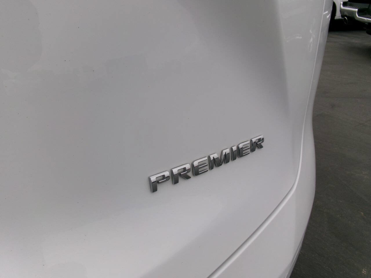 Used 2019 Chevrolet Blazer Premier w/ Sun and Wheels Package image 10