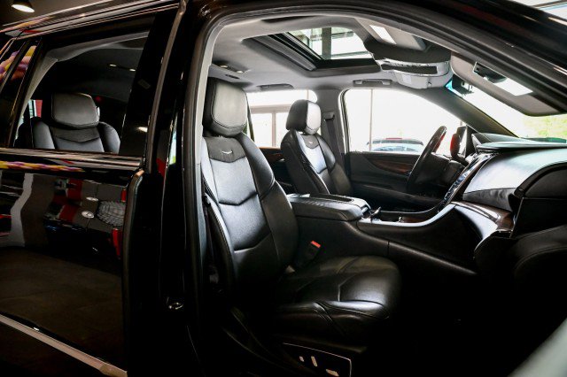 Used 2017 Cadillac Escalade Luxury AWD/4WD image 31