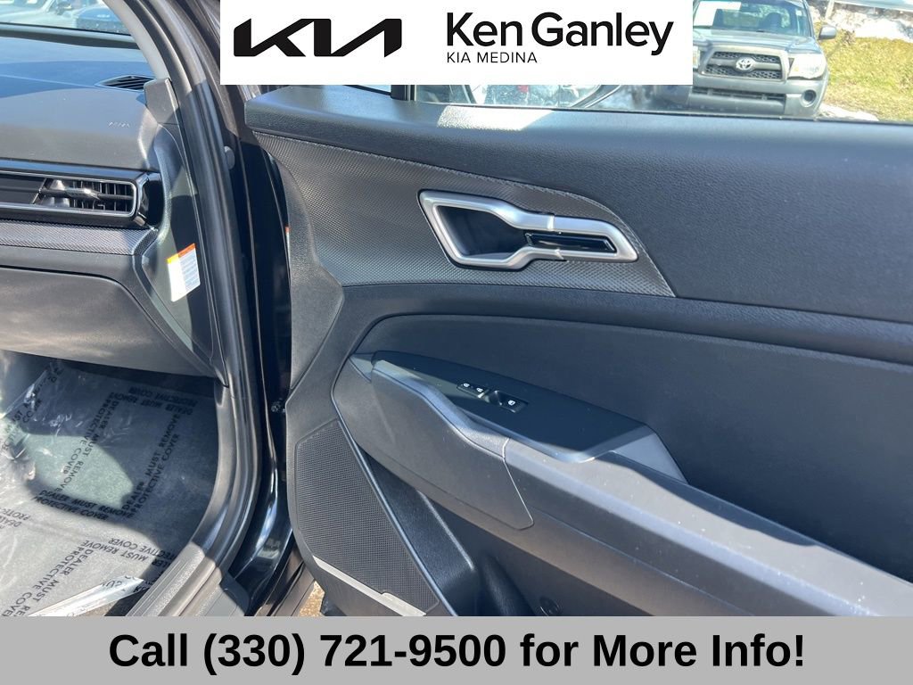 Certified 2025 Kia Sportage LX image 56