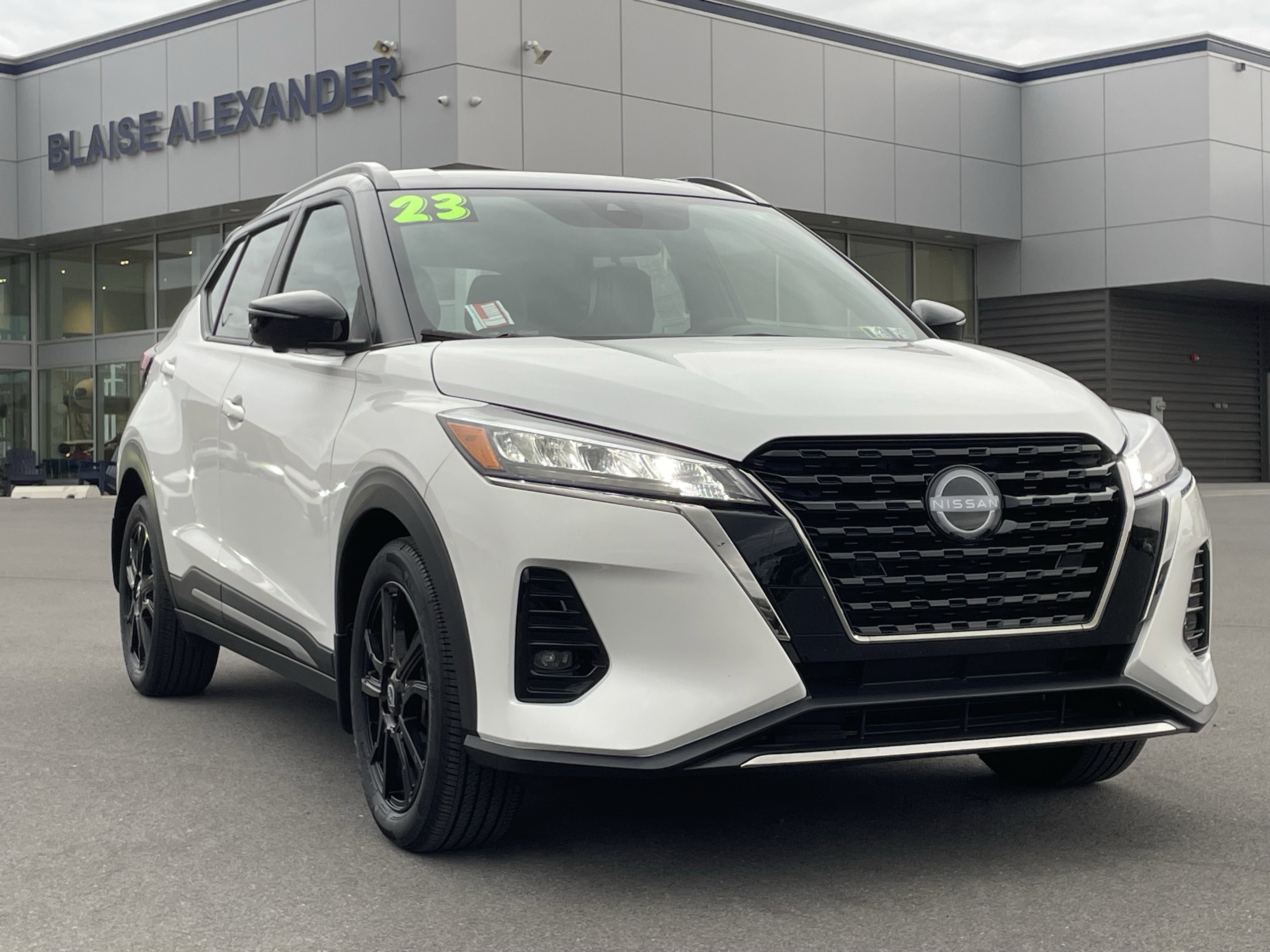 Used 2023 Nissan Kicks SR w/ SR Premium Package image 1