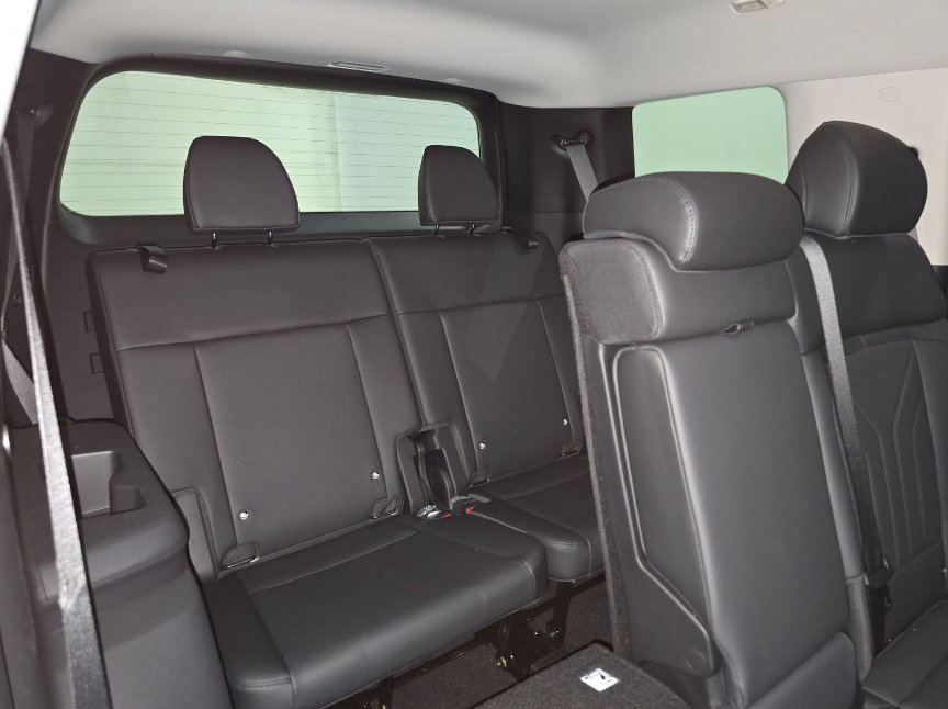 Used 2025 Hyundai Santa Fe SEL FWD image 12