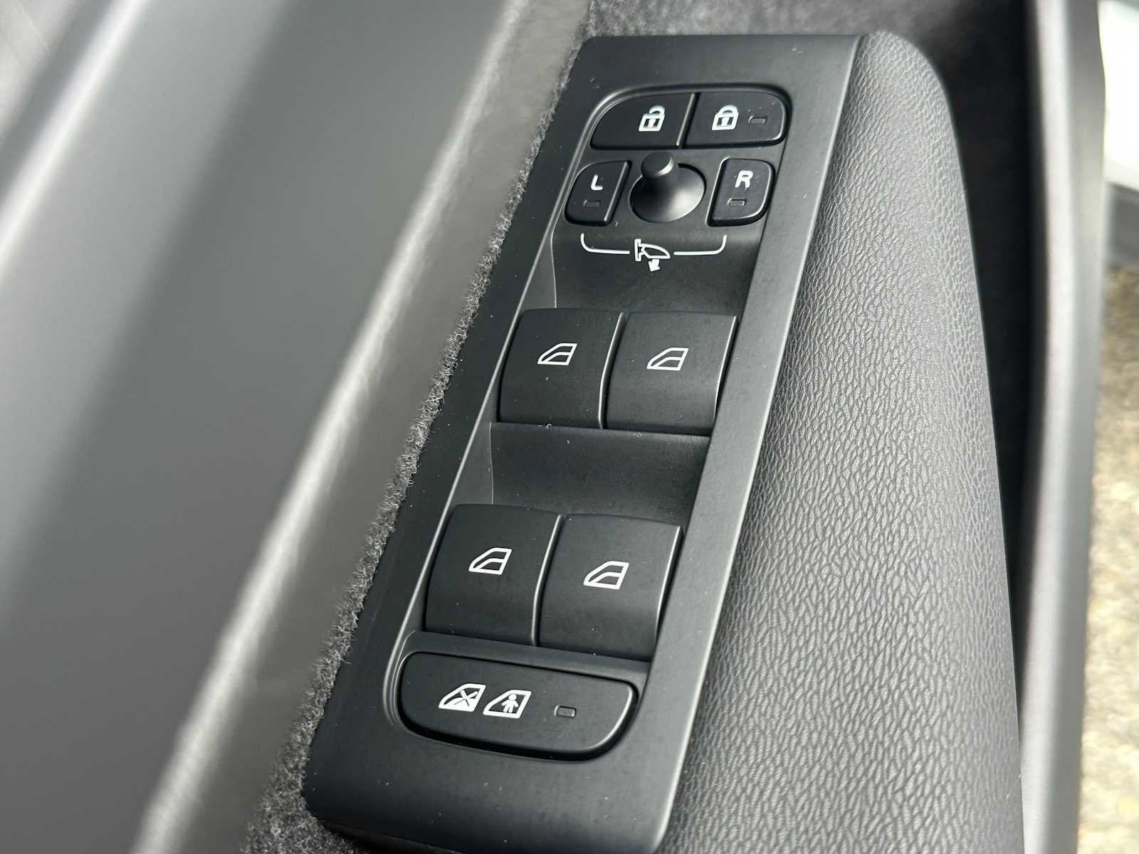 Certified 2023 Volvo XC40 Recharge Ultimate w/ Protection Package Premier AWD/4WD image 22