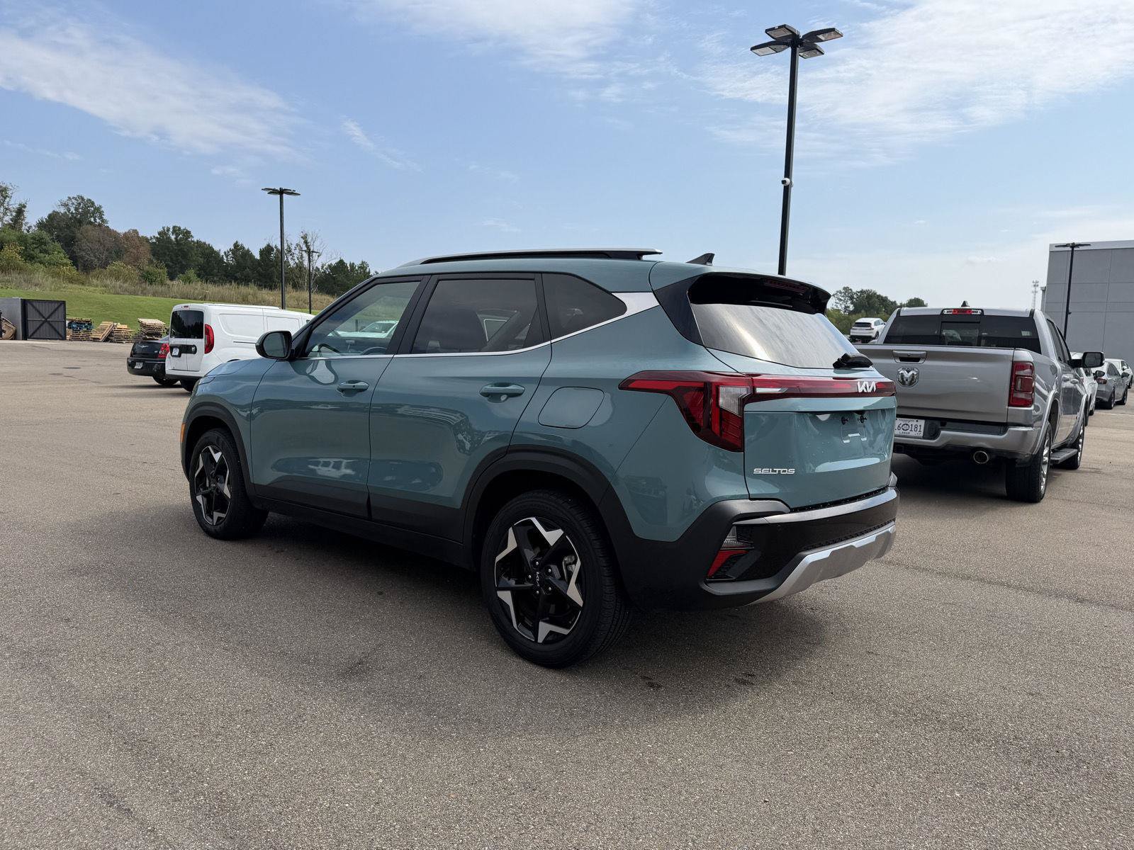Used 2025 Kia Seltos EX w/ EX Sunroof Package AWD/4WD image 4