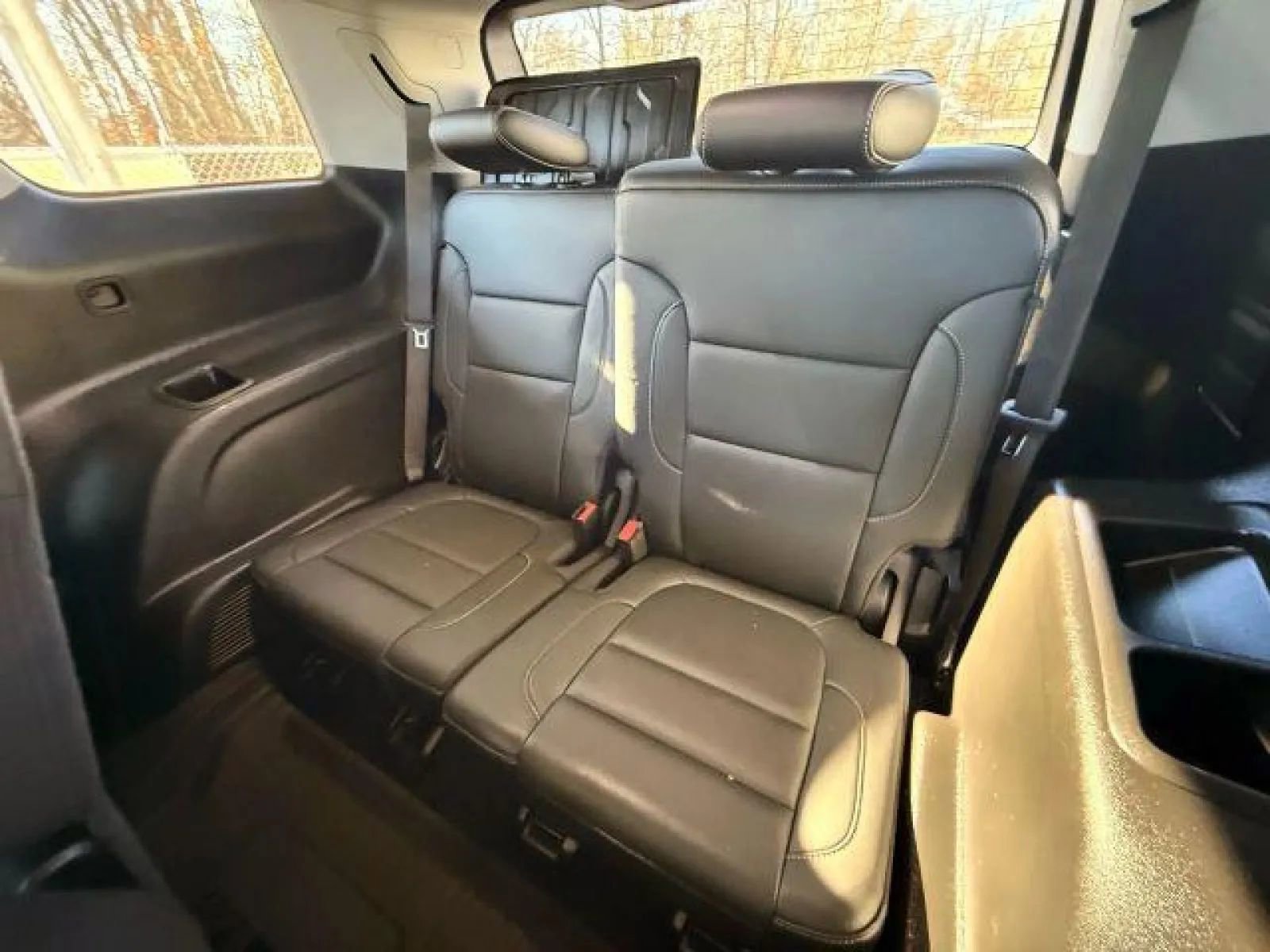 Used 2022 GMC Acadia SLT w/ LPO, Floor Liner Package image 18