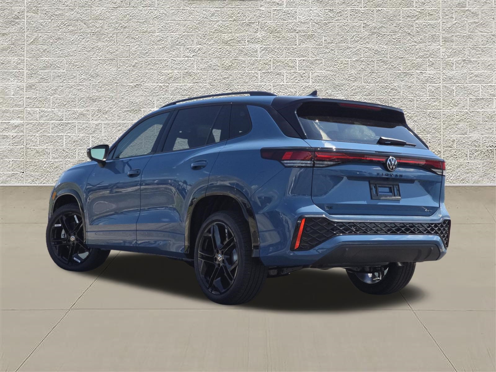 New 2026 Volkswagen Tiguan SE R-Line AWD/4WD image 5