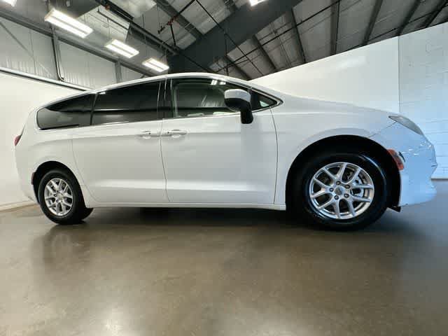 Used 2022 Chrysler Voyager LX FWD image 3