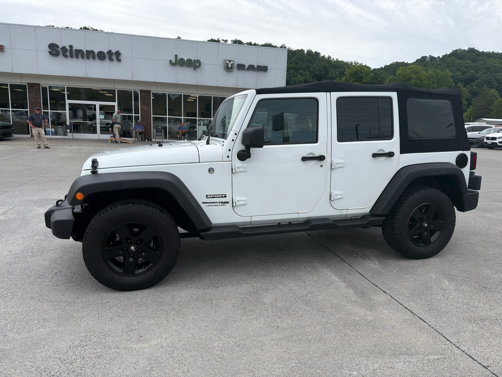 Used 2018 Jeep Wrangler Unlimited Sport S AWD/4WD image 2