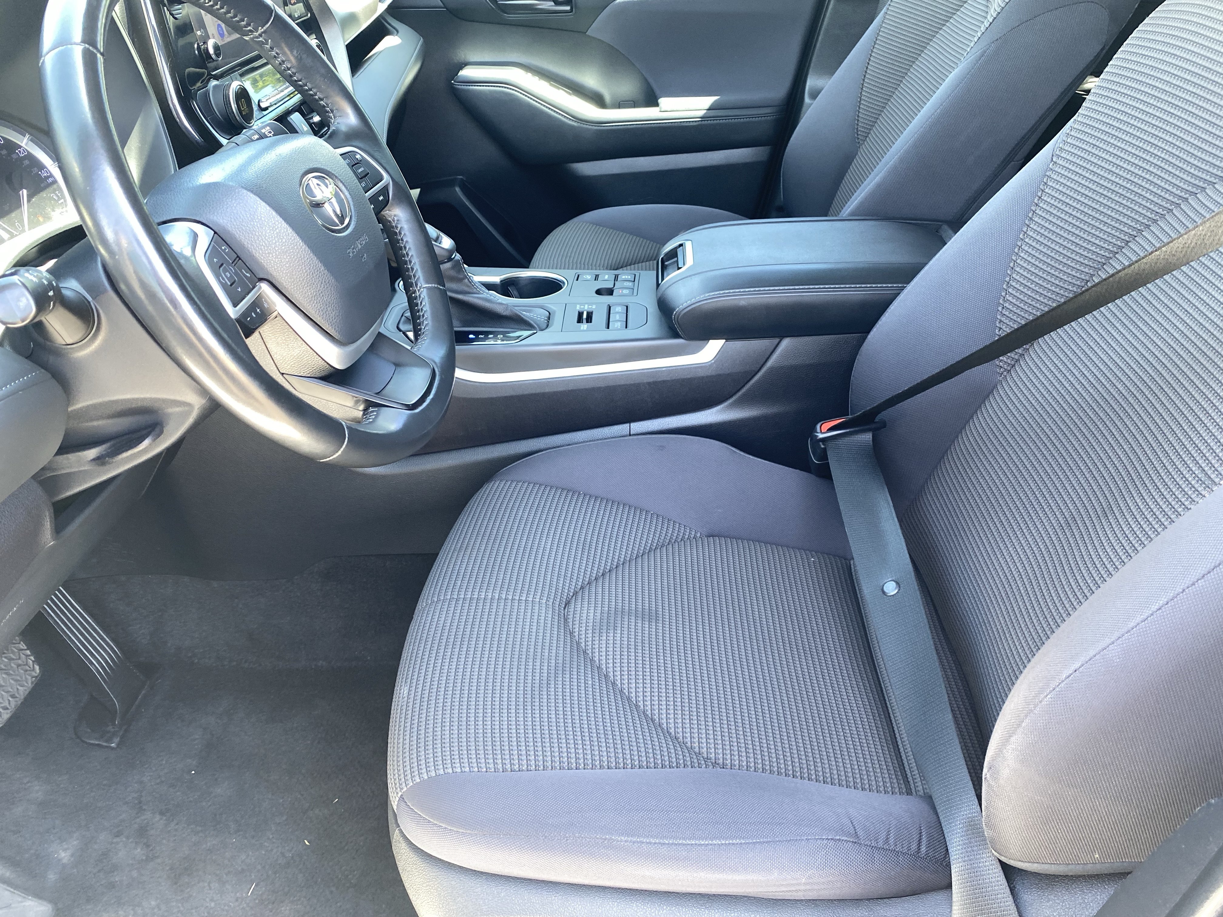 Used 2023 Toyota Highlander LE AWD/4WD image 18