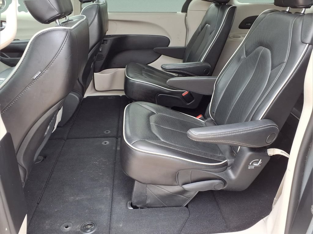 Used 2023 Chrysler Pacifica Limited FWD image 25