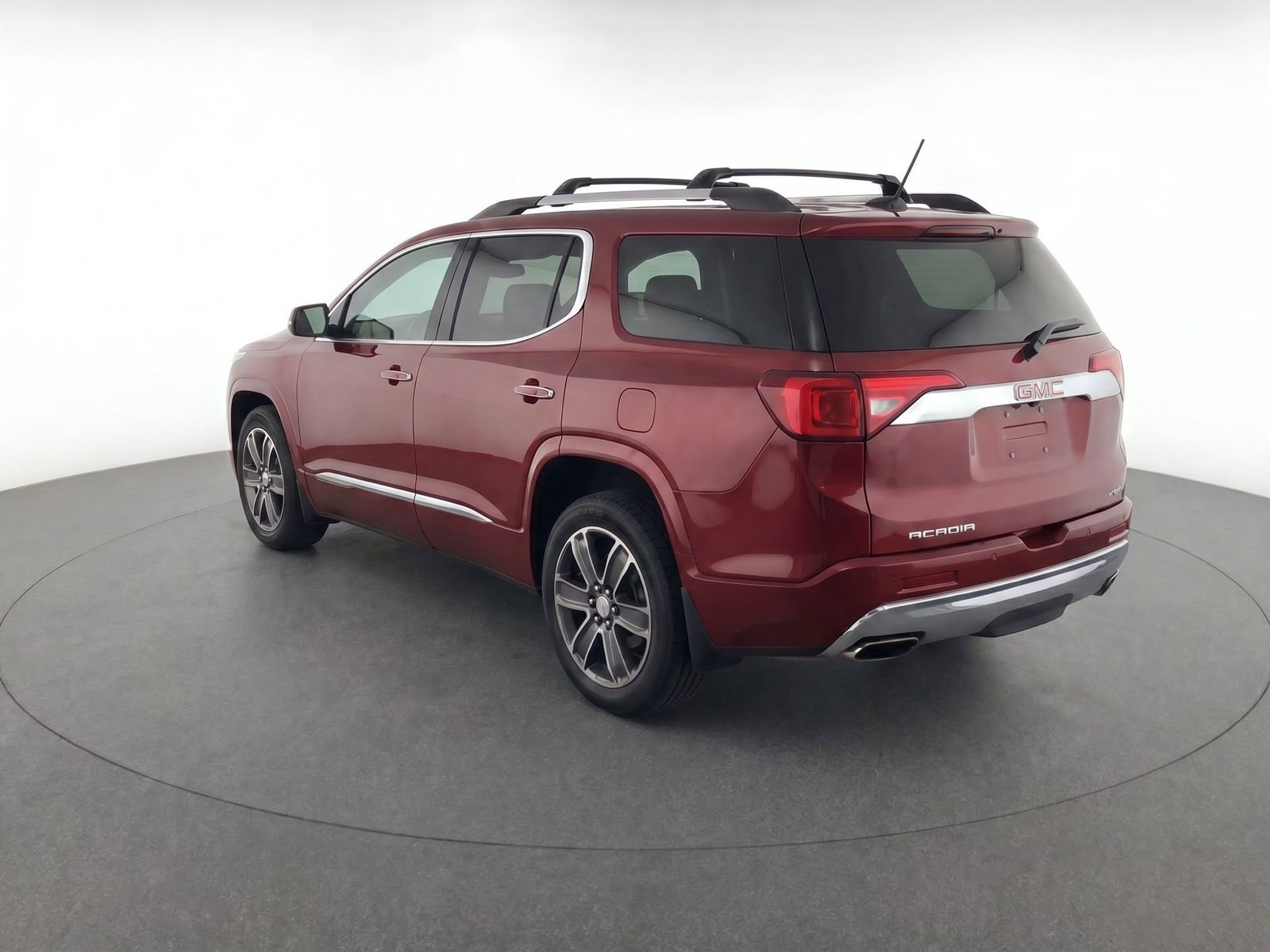 Used 2017 GMC Acadia Denali w/ Technology Package FWD image 4