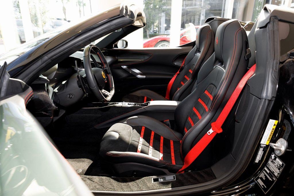 Used 2022 Ferrari SF90 Spider image 27
