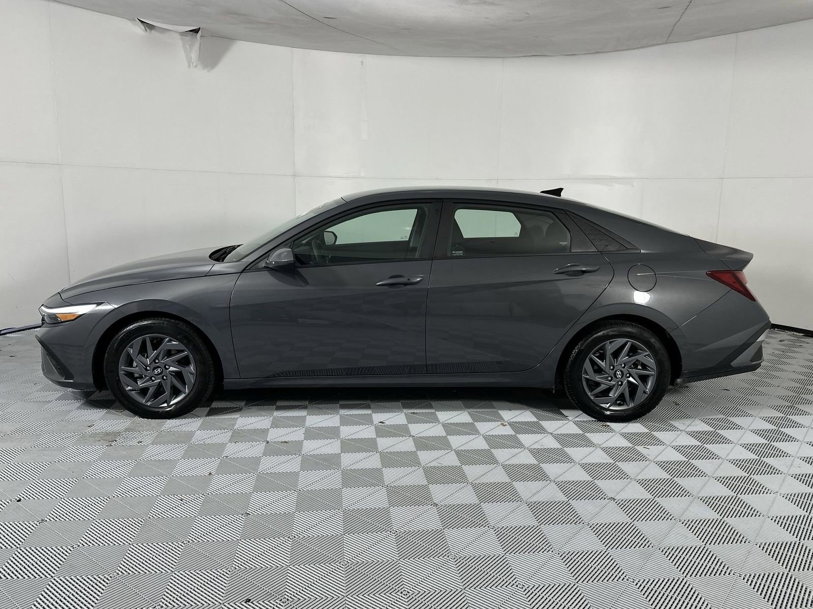 Used 2024 Hyundai Elantra SEL FWD image 5
