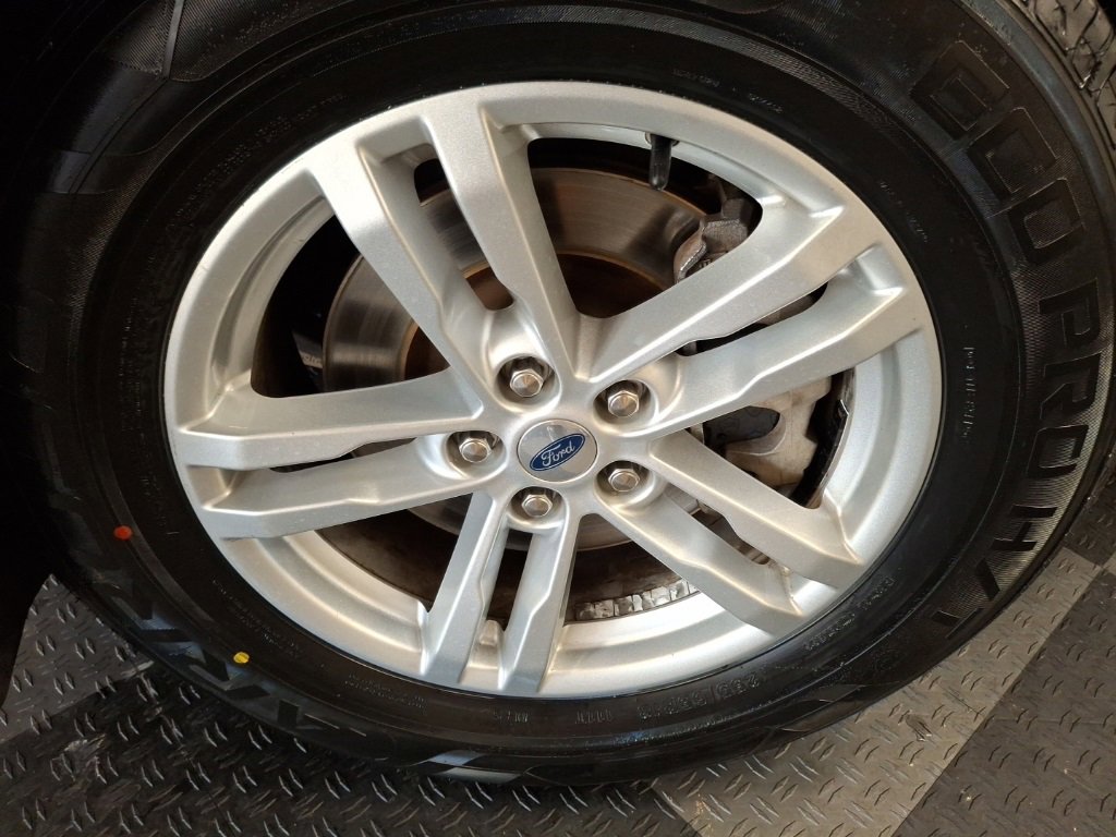 Used 2020 Ford Explorer XLT w/ Comfort Package image 4