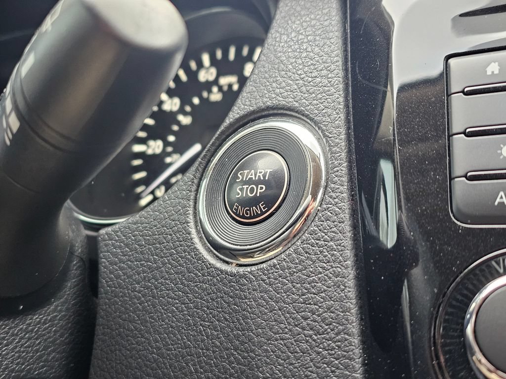 Used 2018 Nissan Rogue SV FWD image 30