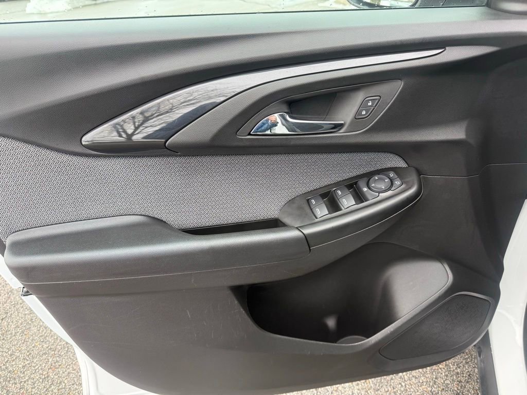 Used 2023 Chevrolet TrailBlazer LT w/ Convenience Package image 11