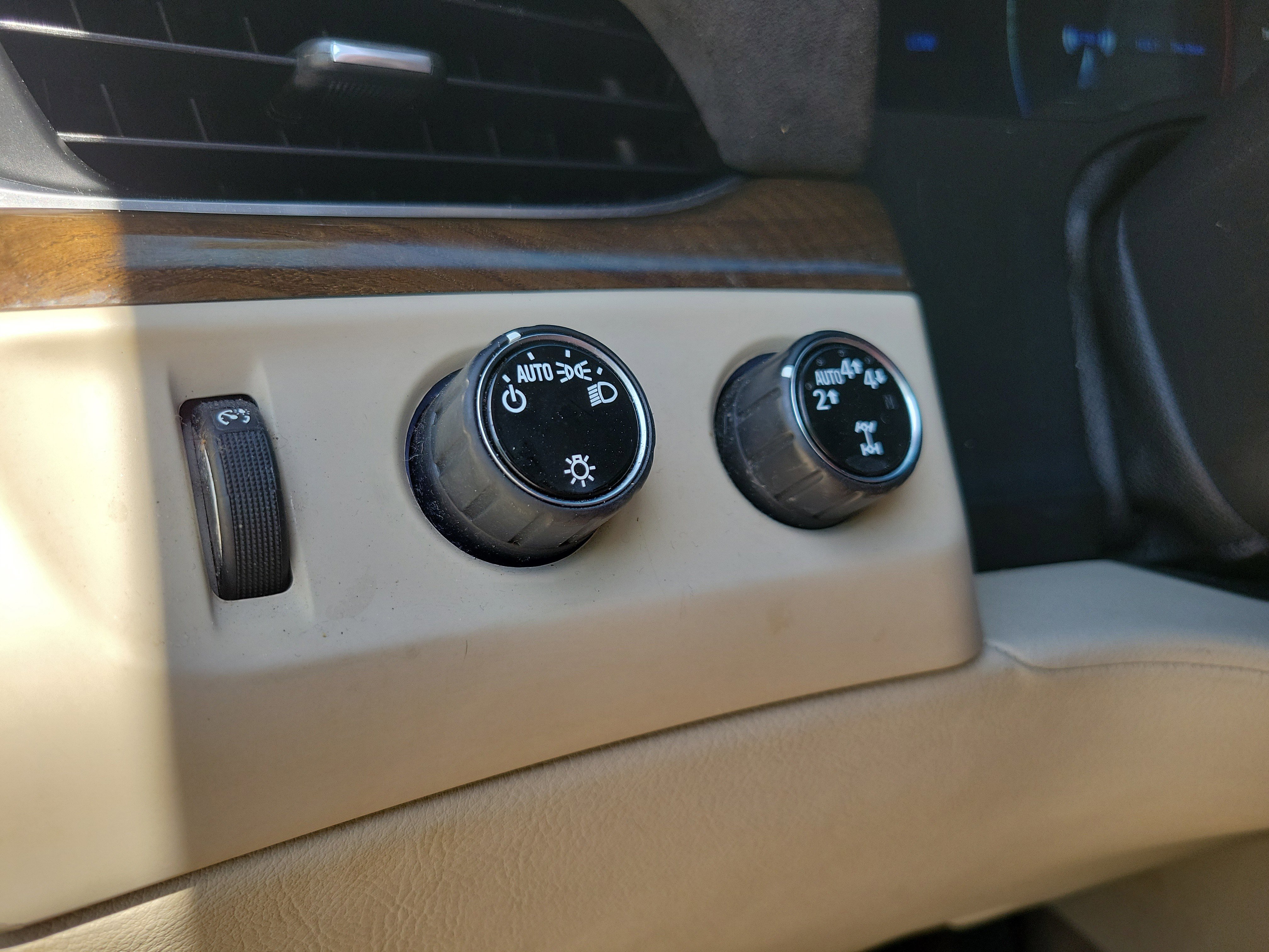 Used 2018 Cadillac Escalade ESV Luxury image 20