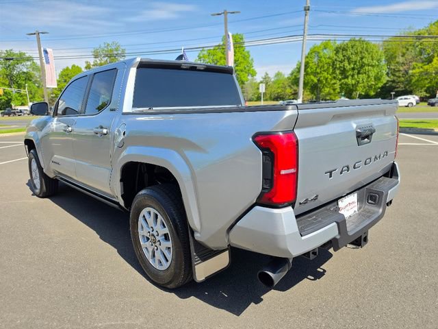 Used 2025 Toyota Tacoma SR5 AWD/4WD image 5