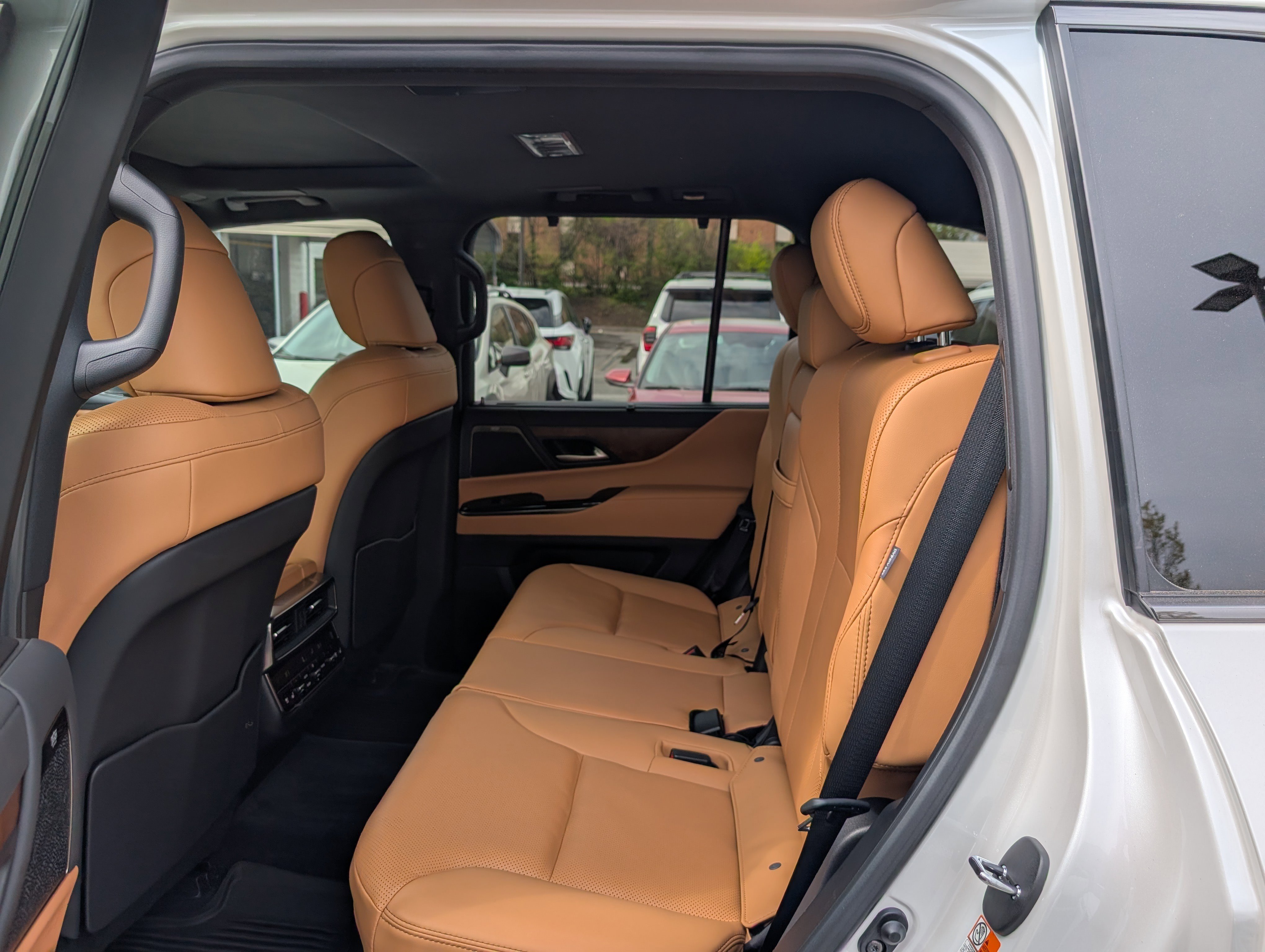 Used 2024 Lexus LX 600 4WD w/ Appearance Package image 16