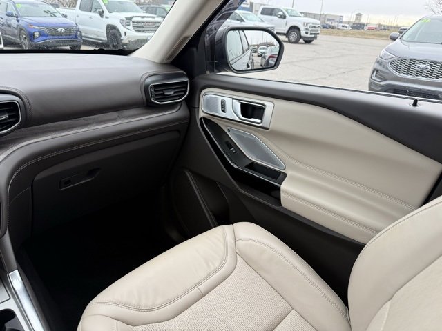 Certified 2023 Ford Explorer Platinum w/ Technology Package image 18