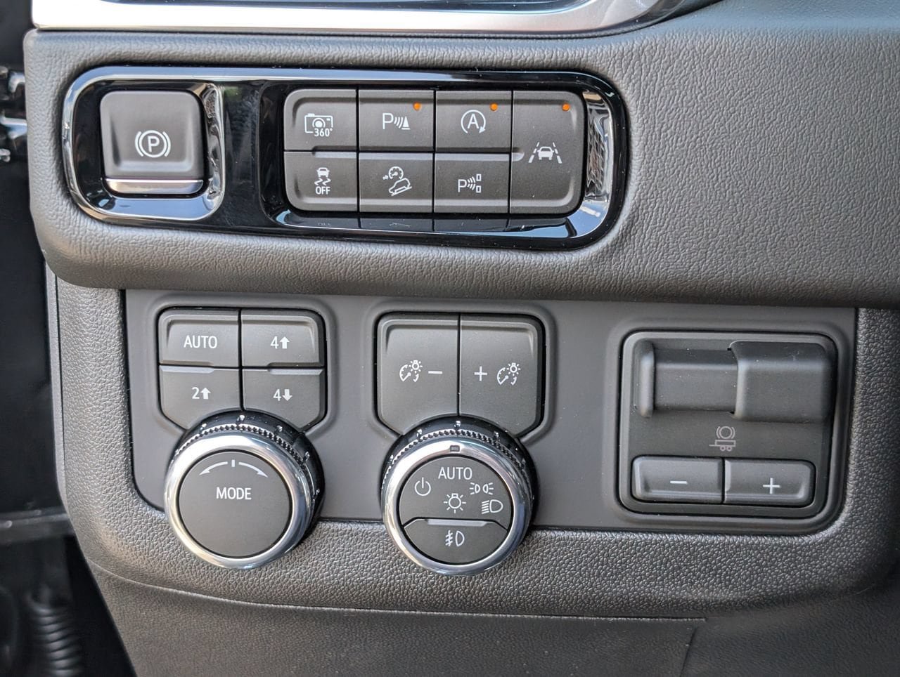 New 2026 GMC Yukon Denali w/ Advanced Technology Package AWD/4WD image 17