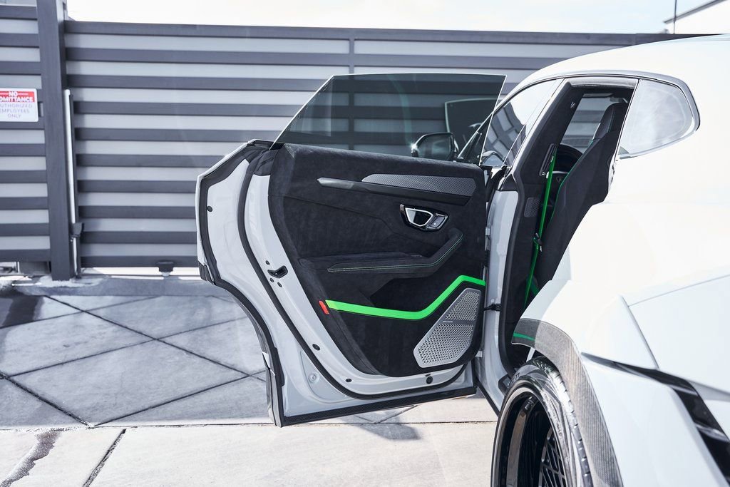 Used 2024 Lamborghini Urus Performante AWD/4WD image 36
