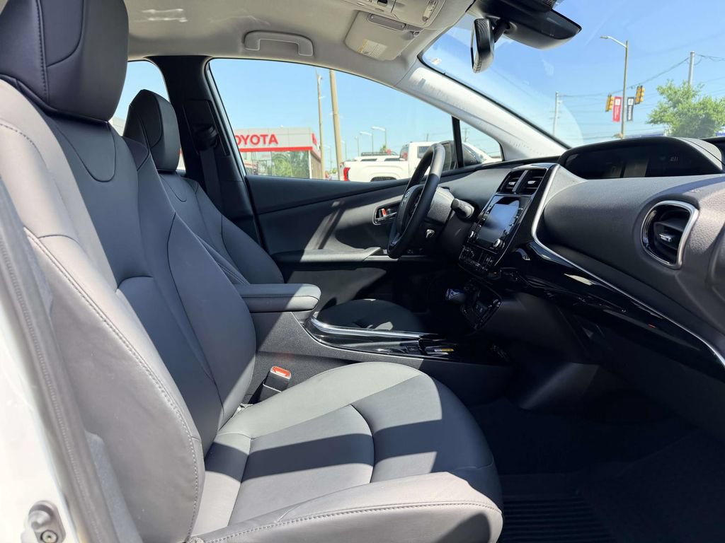 Certified 2022 Toyota Prius FWD image 14