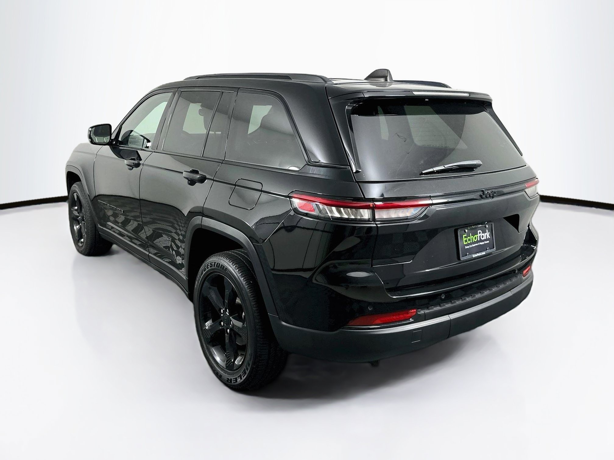Used 2023 Jeep Grand Cherokee Altitude RWD image 5