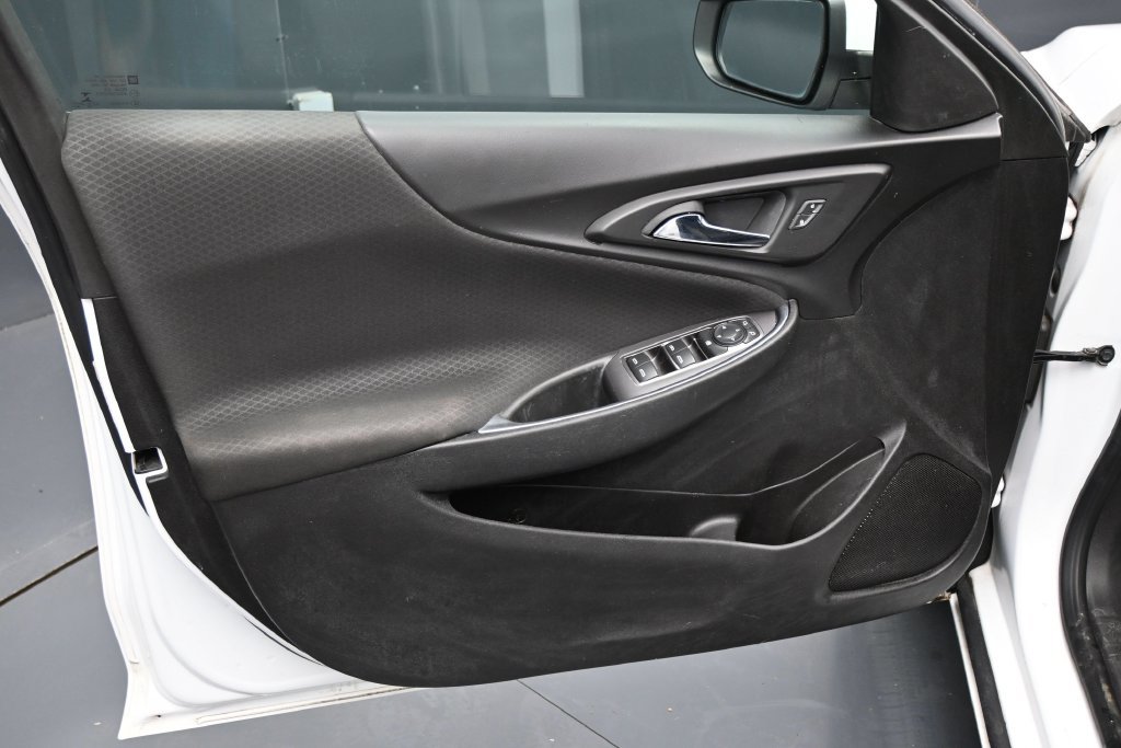 Used 2018 Chevrolet Malibu LT FWD image 10