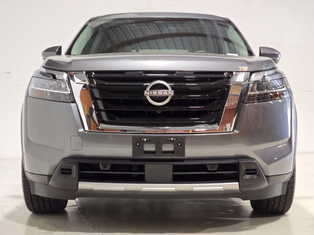 Used 2023 Nissan Pathfinder Platinum AWD/4WD image 2