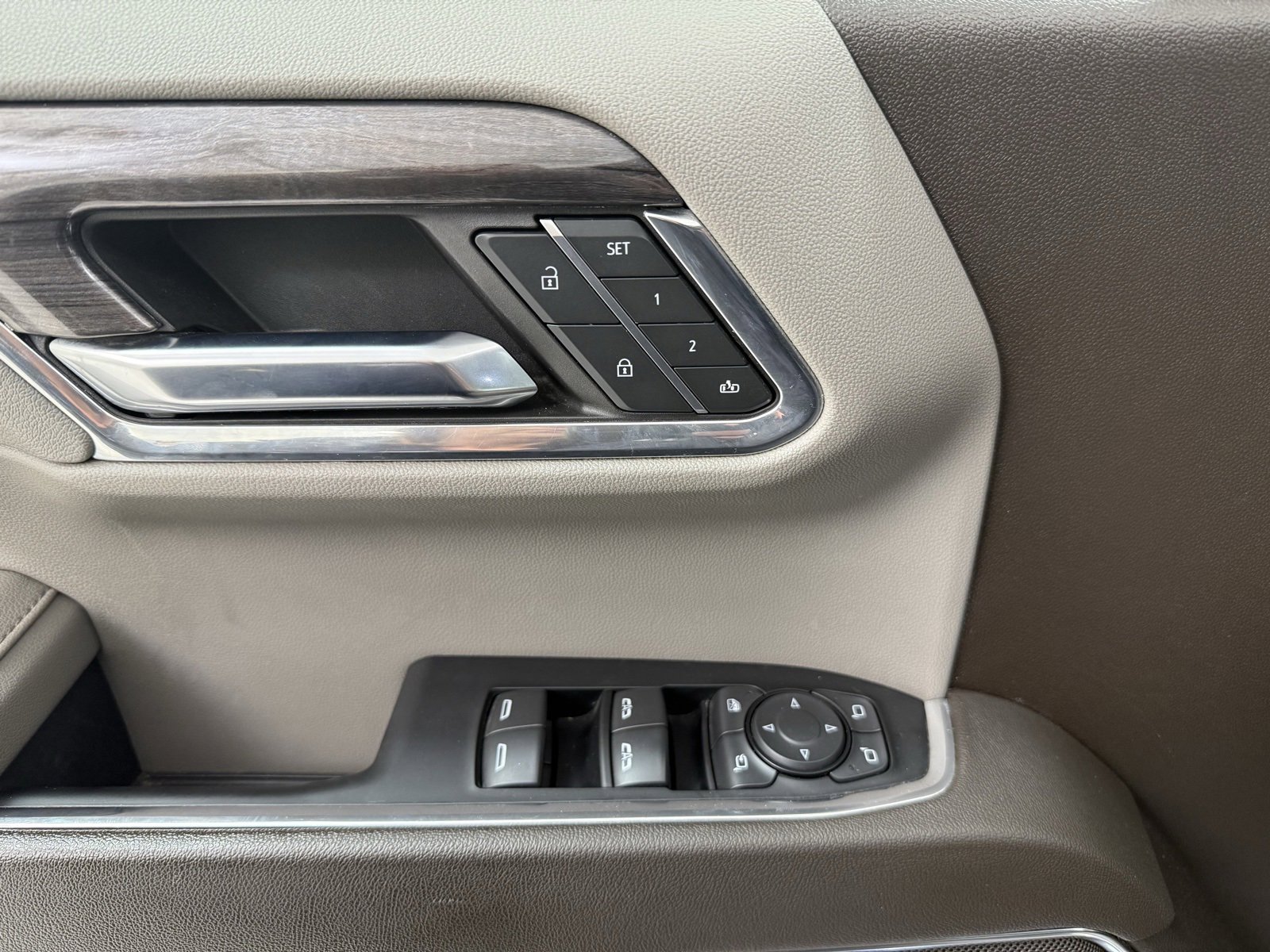 Used 2024 Chevrolet Silverado 1500 LTZ image 15